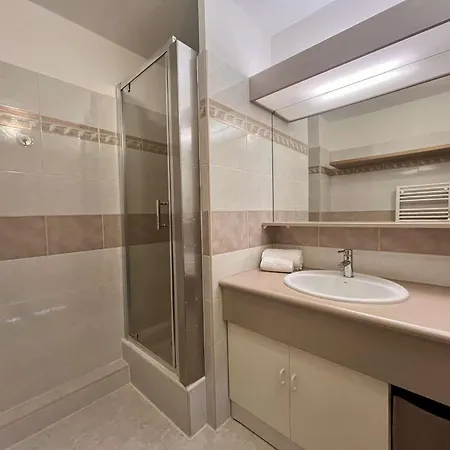 Avec Piscine Et Terrasse, Proche Plage, Climatise, Garage A - Fr-1-226a-184 Fréjus